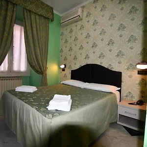 https://hotel-ferrarese-roma.it-romehotels.com